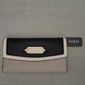 GUESS Elegant Black and Cream Wallet